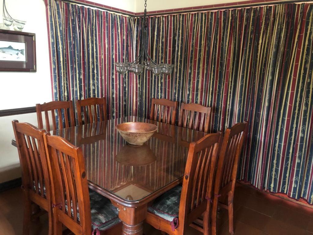 Royal Coachman Villa Clarens Bagian luar foto